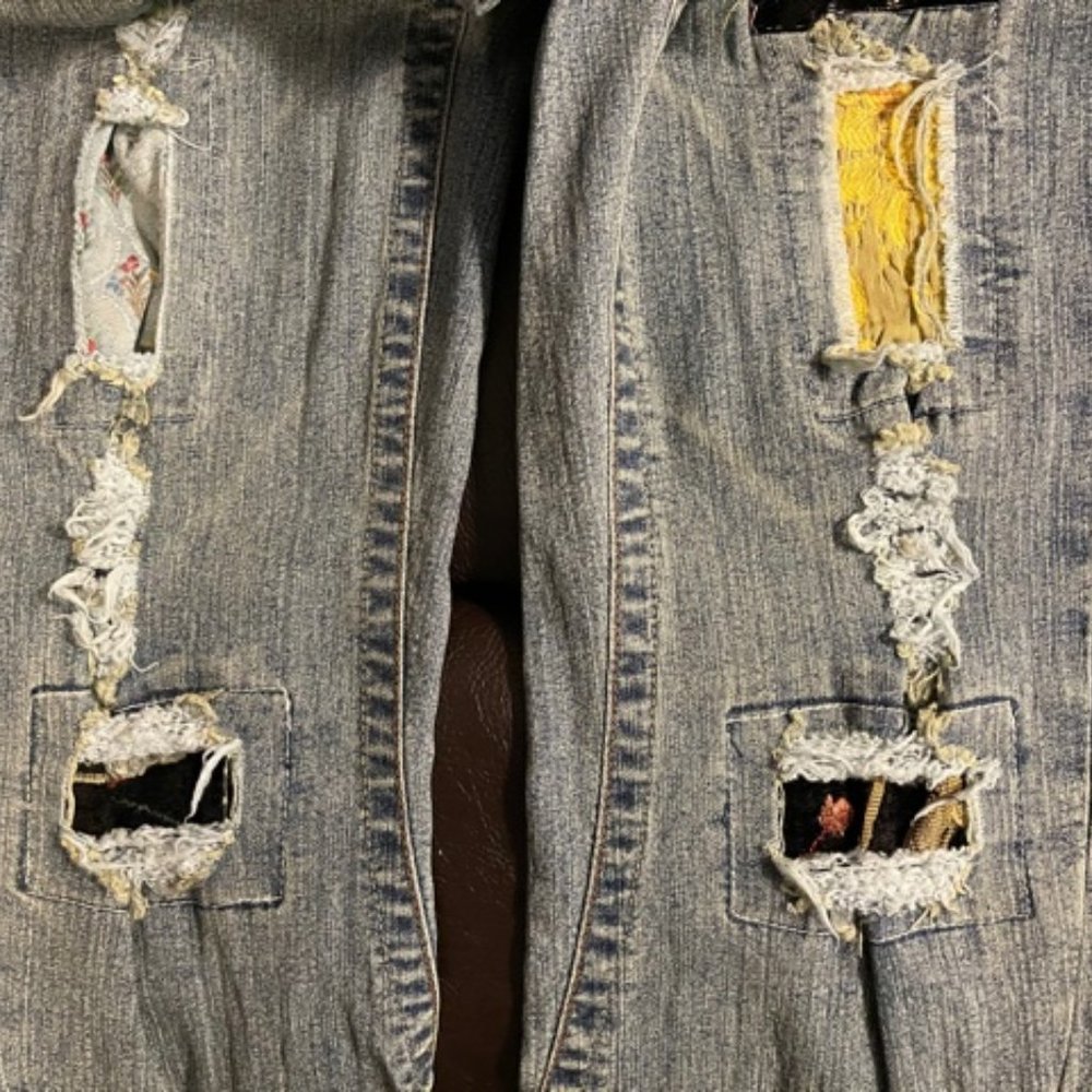 Cache' Distressed New Jeans - image 4
